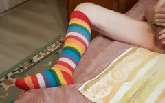 Eine gute masturbation in kniehohen socken