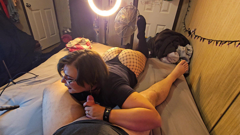 Funhousewife69: Blowjob dalam Devil Choker dan Leather Studed Wristbands dan Pantat...