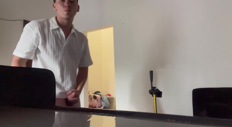 Icyhot707: Tôi đụ một cái mông đồ chơi cho đến khi bạn lấp đầy nó...