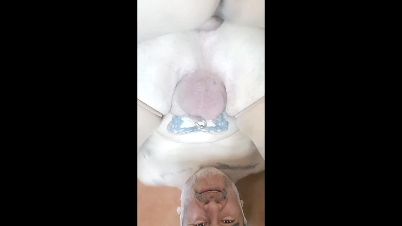 Adam Storm: Purtată de un bărbat anonim