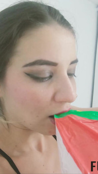 Pop malý balónek, svazování na vysokých podpatcích