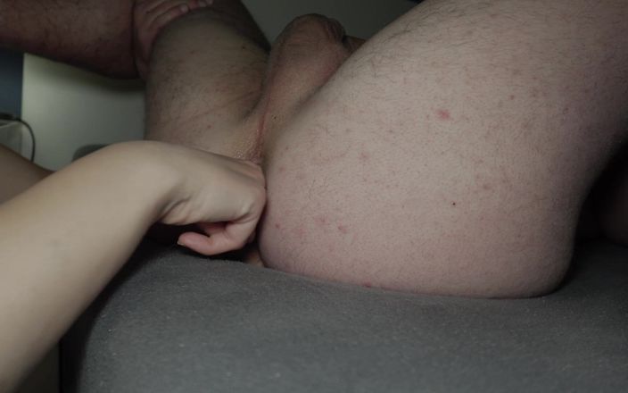 Jacky8890: Eu limpo a bunda do papai dentro e fora