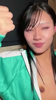 สาวงามน่าทึ่งสั่นจากการหยอกล้อแตดอย่างไม่หยุดยั้งและถึงจุดสุดยอดระเบิด