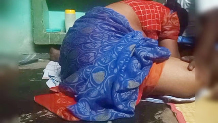 Priyanka314: Figa indiana zia che mangia nel villaggio del ragazzo amico...