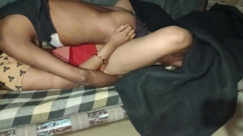 Indian sex2: 大学生の女の子が彼氏に家に招待され、ホットな女子の大学セックスインディアン