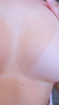 Demure on the outside, mesum: cewek perawan pemalu ini pengen banget dientot sama kontol besar