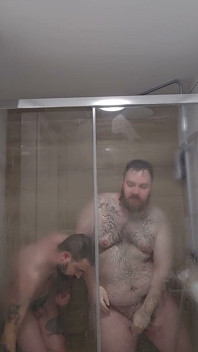 Des Ours Sous La Douche! (pas De Sexe)