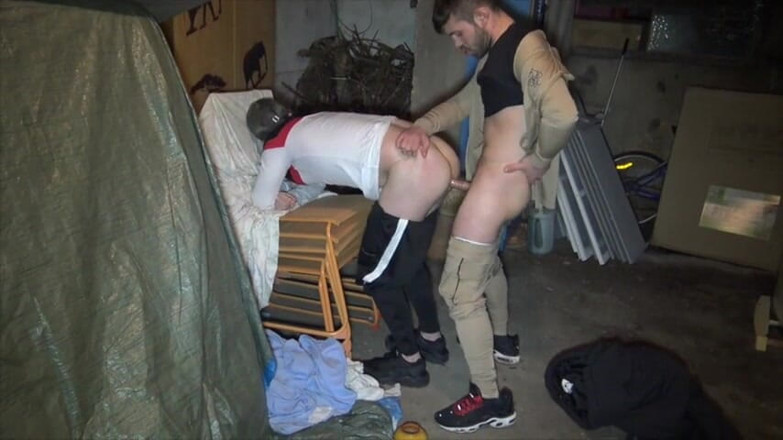 Gaybareback: Twink fucked by the straigth Ricky Blue