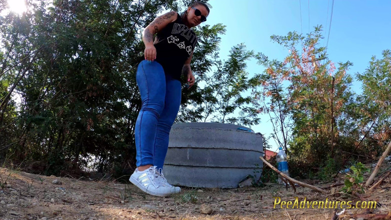 Pee Adventures: Chubby girls pee in her colants on a fitness session...