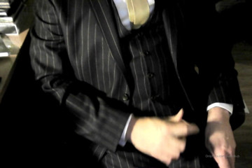 SuitedSub: Mengacaukan pinstripe...