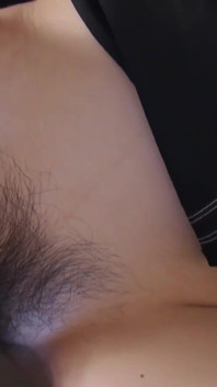 Kana Fujishiro sexy Aziatische met zwart haar gaat verkleed als universiteitsmeisje met de jongen naar het feest
