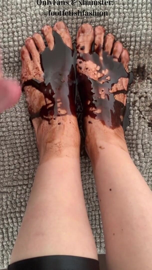 FootFetishFashion: Voetmassage met chocolade, deel 2/2