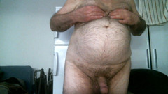 Coach Karl dude lodge: Trenér Karl Belly a Tření bradavek