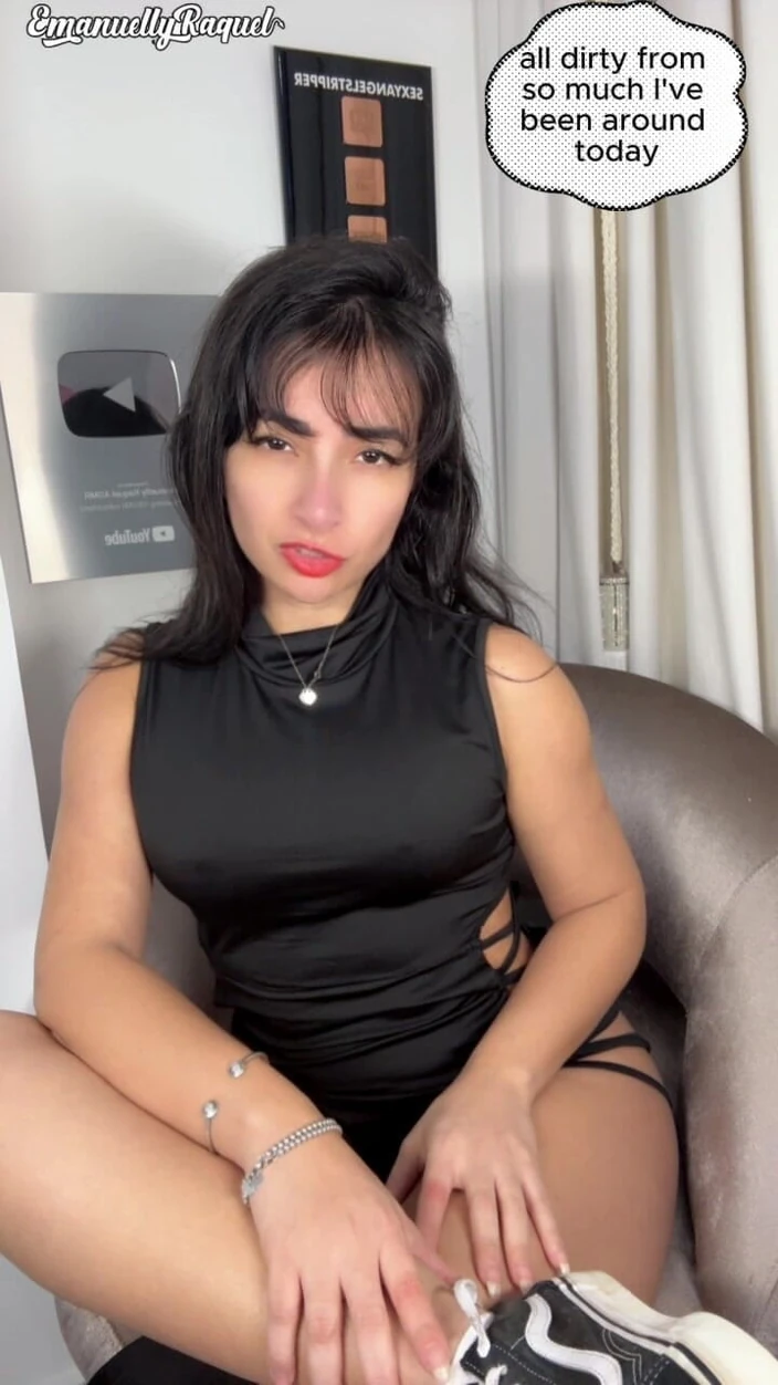 Emanuelly Raquel: Pemujaan fetish kaki hari Jumat