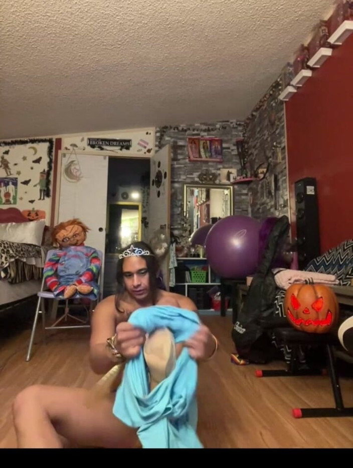 TSJade95: Princess Tsjade Stripdances in Halloween Costume
