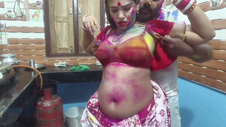Sona bhabhi: Beautiful Bengali Bhabhi Enjoy Holi Special with Her Neighbours Applied...
