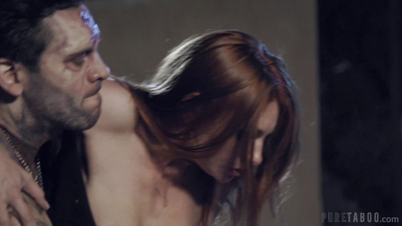 Pure Taboo: PURE TABOO di bawah katil: Malam mereka datang untuk Lacy...