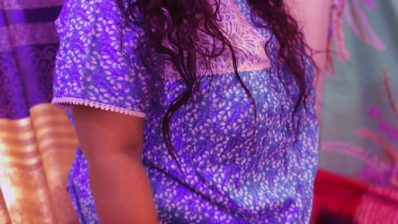 Aria Mia: 내 침대를 청소하는 동안 그녀의 큰 후장 옷을 벗는 사우디 핫한 하녀