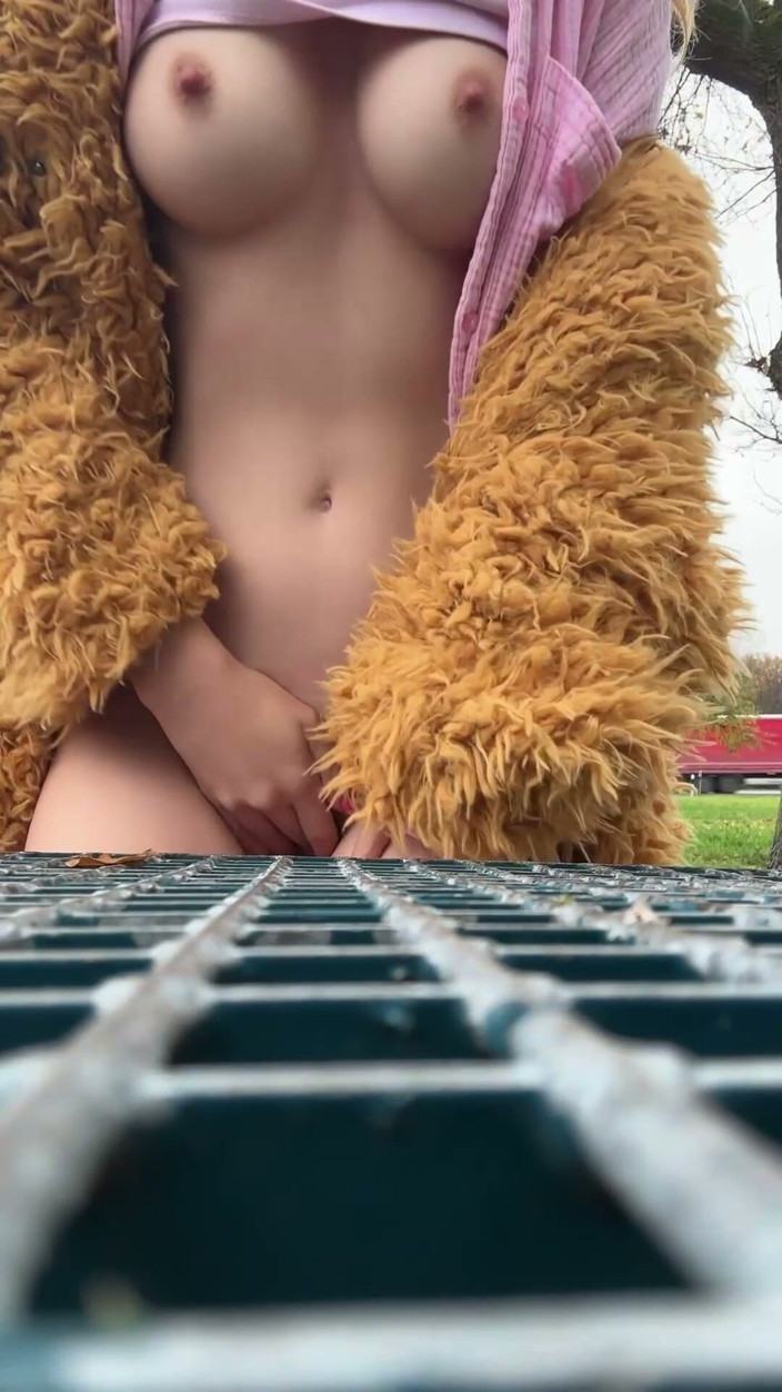 EMY_AND_JONH: Masturbating in Public