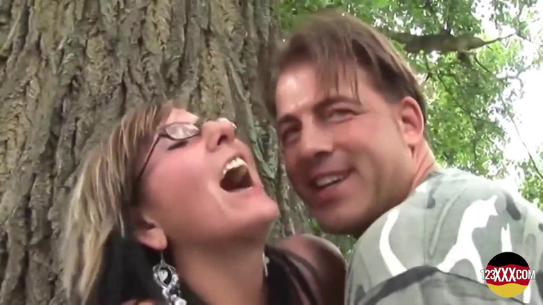 123XXX - Fucked Amateurs in Germany!: Ze wilde gewoon een vluggertje buiten