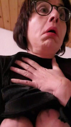 JulieEroticDress: Mächtiger orgasmus aus dem atem