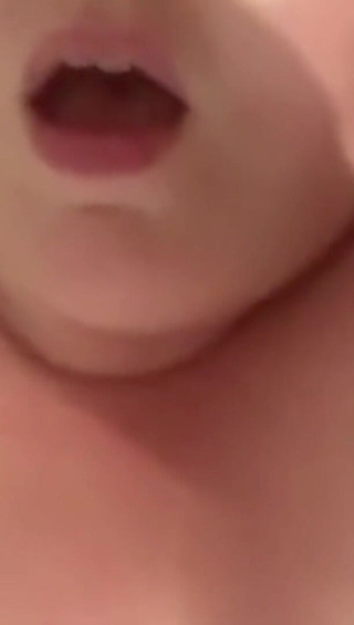 Real homemade BBW BBC porn: Jovem inglesa gordinha dando prazer à minha buceta com vibrador