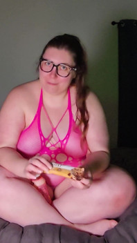 Gruby Asmr Czas na przekąski: Do żucia batonik białkowy, Gulping Body Armor i Dirty Talk Złośliwiec