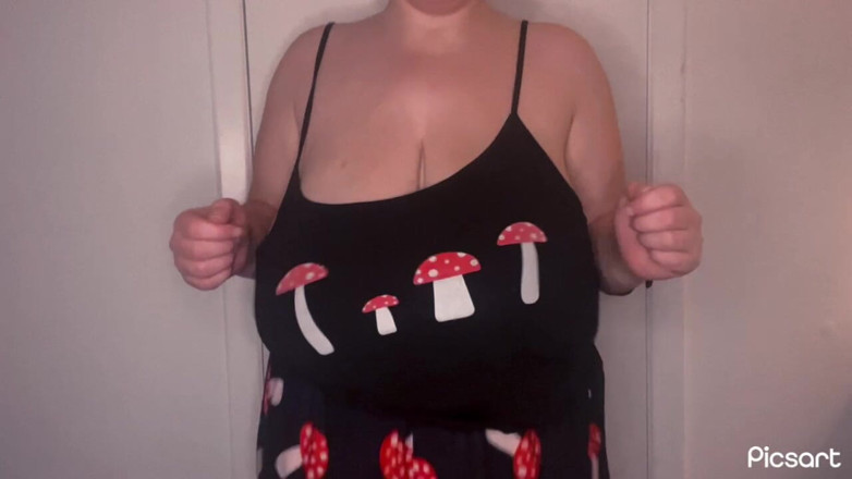 Mushroombitchx: Tit Bouncing and Jumping Jacks 2