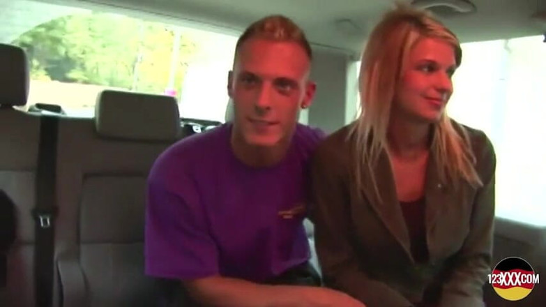 123XXX - 100% Amateurs: La teen bionda preferisce sgrillettamento cattivo prima dell'azione hardcore