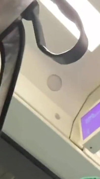 그녀는 볼륨 표시를 못 보고 나를 빨아들였다