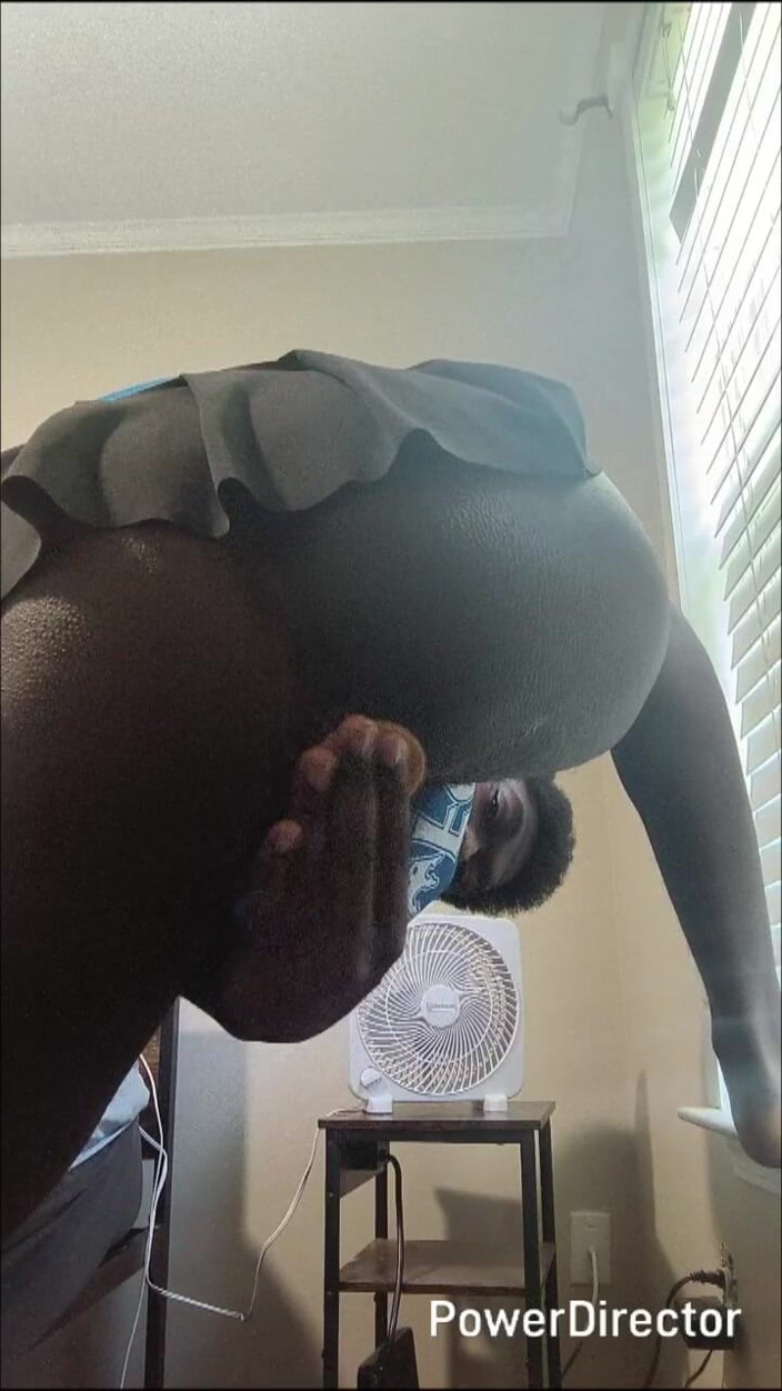 DaBlackFemboy: Femboy dependentă de pârțuri și cremă non-stop de la un vibrator...