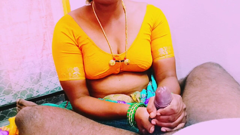 Telugu honey lips: Pembantu rumah Villege saree berkongkek tegar dengan pemilik rumah. Cakap...