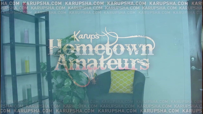 Karups: Aparat dentar drăguța Sally Squirt se joacă cu un vibrator