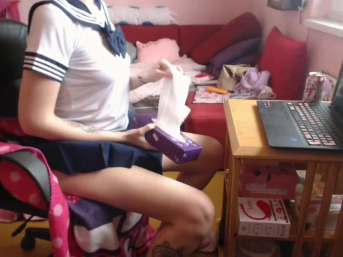 Cuteblonde666: College girl masturbates and cums on webcam big clit pussy