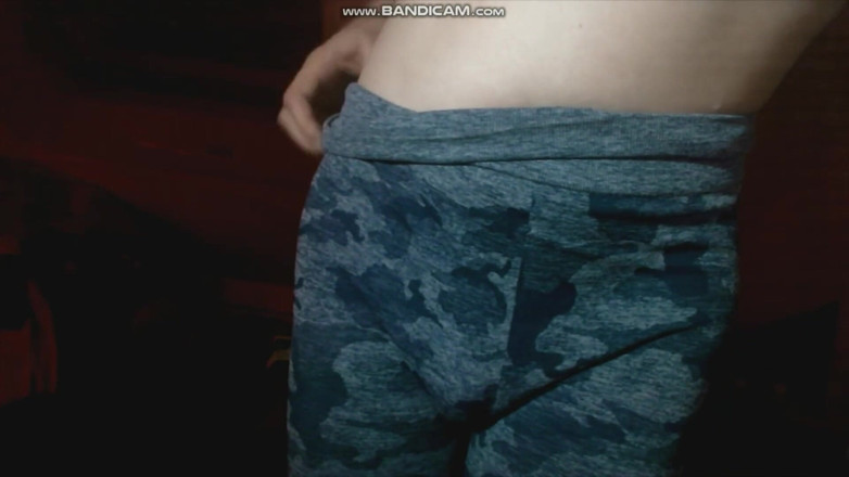 Jennyboy: Sissyboy denkt über schwanz nach