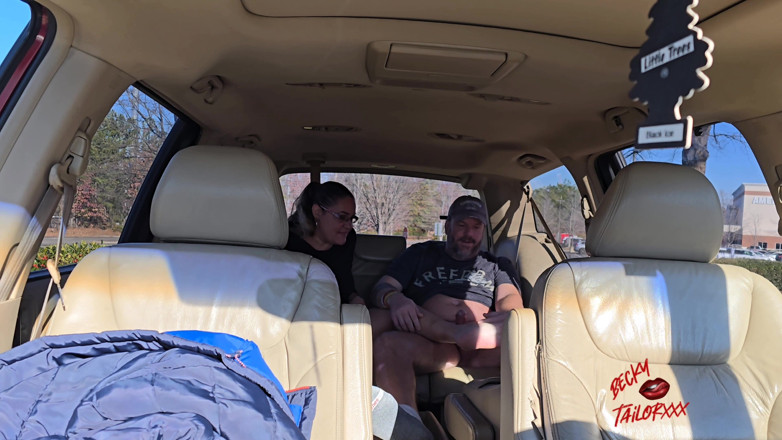 MrandMrsTailor: Manlief creampiet vrouw op parkeerplaats van winkelcentrum