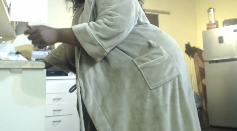 Legendary Booty Overdose: Black MILF Masturbating and Moaning in the Kitchen