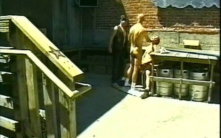 Gay vintage vibes: Сміливі чоловіки в екстазі 7