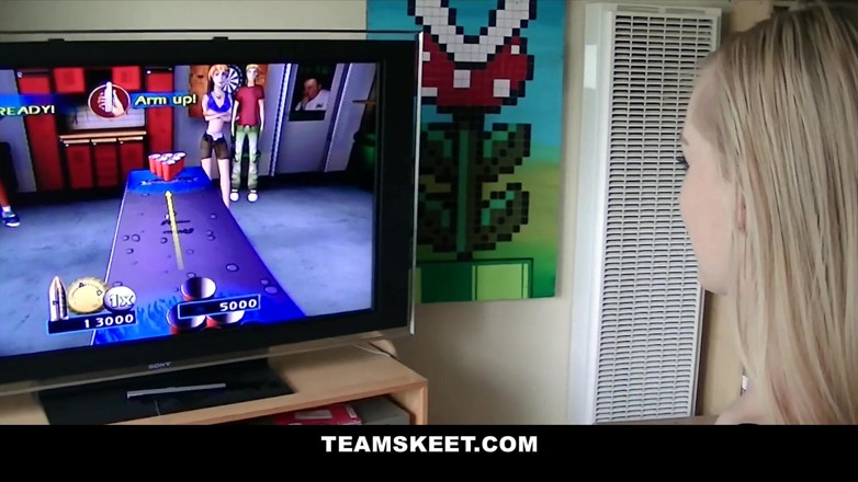 Team Skeet: Fresh new babe Stacie Jaxxx fails strip video game and...