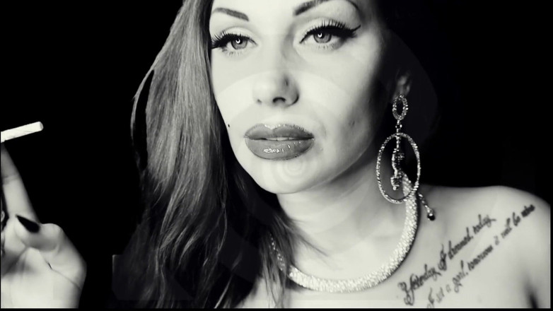 Goddess Misha Goldy: Scrie-mi!! Fă fascinată, folosită și scursă!