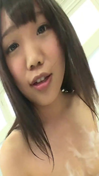 热辣的豪华无毛阴户在按摩院里
