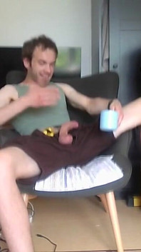 Messy Bator Bro olhando louco no segundo dia de bate