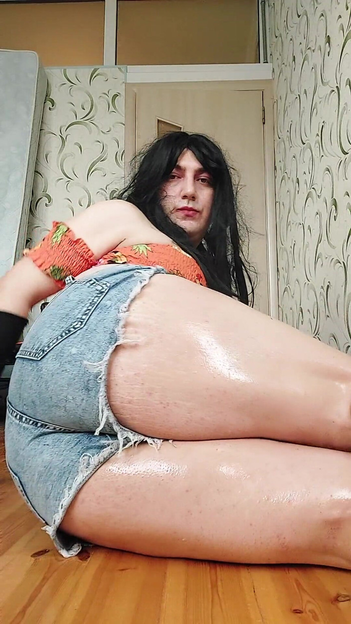 Kitty_Cross: Crossdresser Kitty's Passion Erupts em Raw, Unashamed Cock Acts