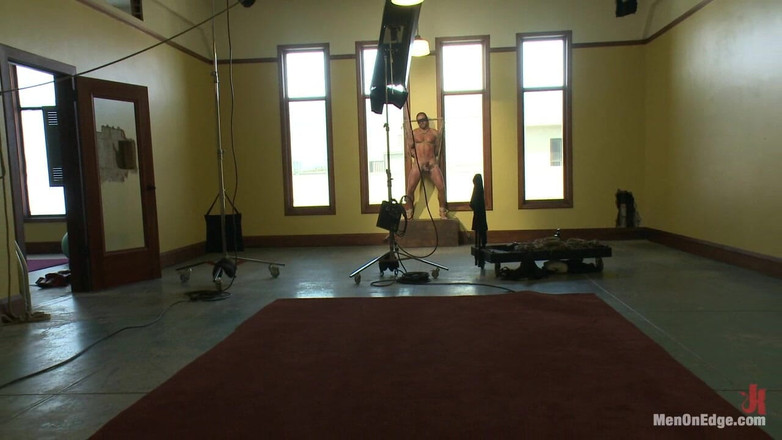 Men on Edge: Dominic Pacifico afilado