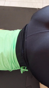 私のタイトなショートパンツは彼を狂わせるのに十分だった