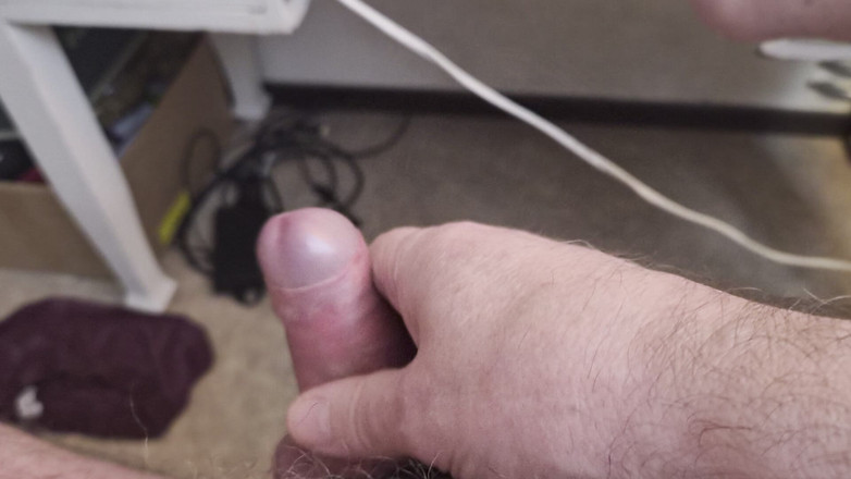 Pellefnatt: Kakek duduk di kursi kaki dan bermain dengan penis kecilnya