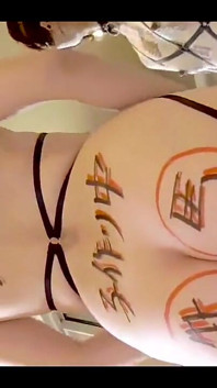 Col Mayu n ° 77, piercing aux tétons, graffiti du corps entier, hurlements, les yeux bandés, léchage anal, perles anales, squirting, creampie