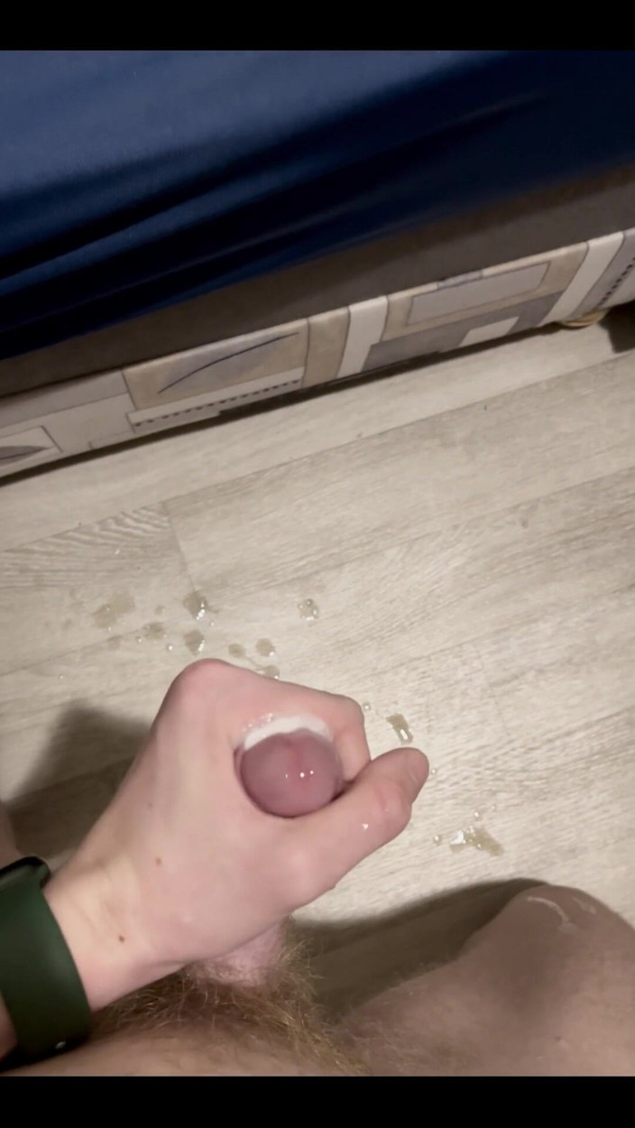 Johnny69227: Nadržená Twink tvrdě stříká