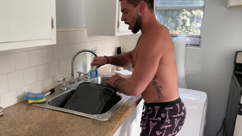 Dante Colle Gay: Cara pega sua colega de quarto se masturbando para seu...