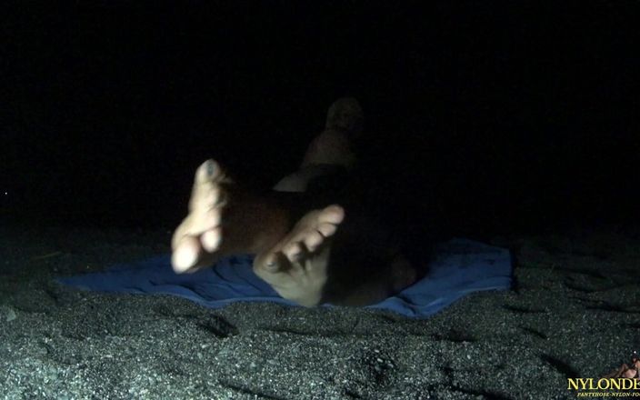 Nylondelux: Fantasía de nylon en playa oscura ..